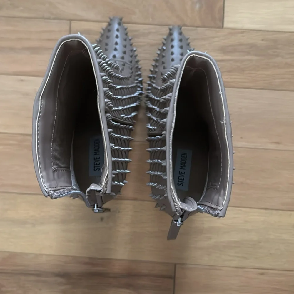 Steve Madden | Vapor Mocha Ankle Booties | Spike Heel | Size 7
